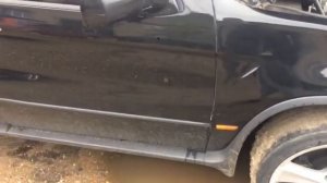 Bmw x5 е53 4.4 спустя 20 лет, на айфон не слышно путем, рядом уазик не могут завести...