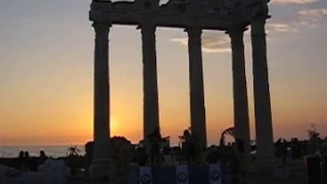 Music being played at the Apollo Temple in Side, Turkey смотреть онлайн