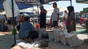 Фергана, Киргили барахольный и оващной рынок.