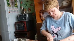 Ватрушки,плюшки , давно не пекла.Жизнь в деревне ,простых людей .