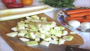 Тушеная свинина с кабачками в мультиварке
