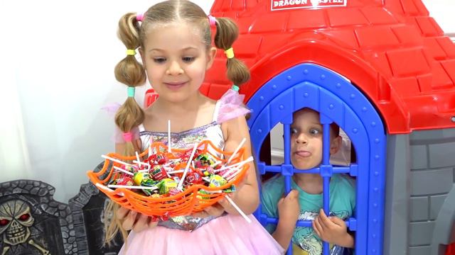 Diana and Roma Pretend Play Halloween Adventure