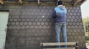 Декоративная штукатурка соты с помощью трафарета!