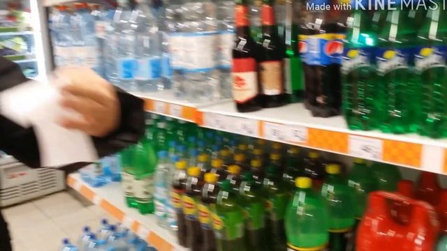 Вот как магазин  Дикси травит людей в центре Москвы, не качественным товарами. #магазиндикси #дикси