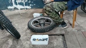 заменя подшипников заднего колеса на мотоцикле INTRUDER 200