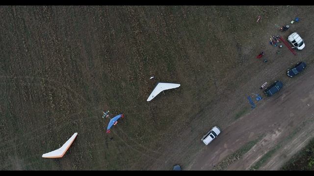 Деревня Байбаки. Поле, дельтапланы. 27.10.2018 смотреть онлайн