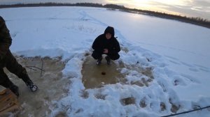 ЗИМНЯЯ РЫБАЛКА НА БАНАН,ЗИМНЯЯ РЫБАЛКА НА МАРМЫШКУ,РЫБАЛКА ПРИКОЛ,РЖАКА