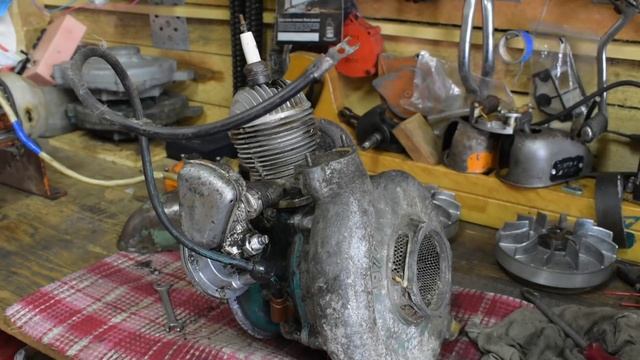 Подарили бензопилу "Дружба".Осмотр и разборка. смотреть онлайн