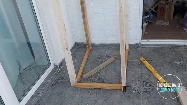 Стеллаж для террасы своими руками из подручных материалов.