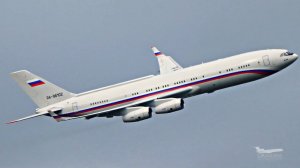 Ил-96-400 Пилот с ума сошел. Такое вытворять над городом.