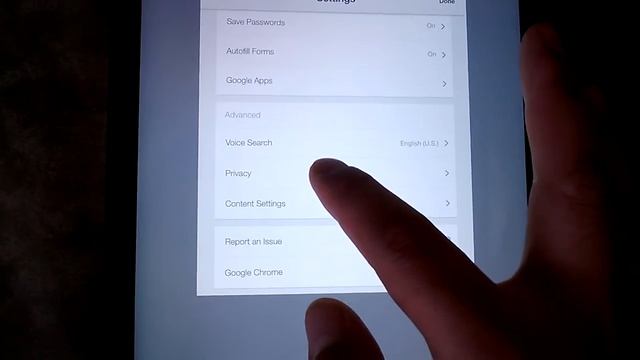 Erasing Google Chrome Browser Cache on IPAD Air running IOS 7. Very Easy under Privacy смотреть онлайн