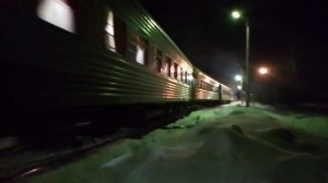 "Вечерняя прогулка"ТЭП-70-542 с пассажирским поездом приобье-екатеринбург прибывает на 1 путь.