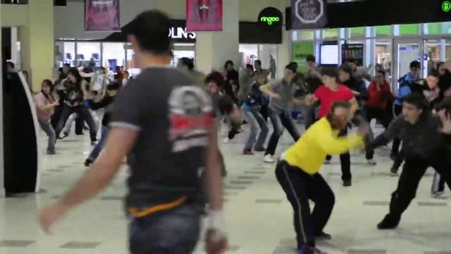 Флеш Моб в ТРЦ Терминал.AVI смотреть онлайн