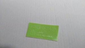 Зачем в коробке с обувью шарики, наклейки и другие пакетики?