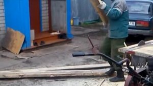 обработка досок циркуляркой,с приводом от мотоблока