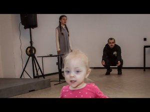 Без куртки и обуви, еще дочь на руках #ярая #босиком #зима #экстрим #снег #закаливание #я #мк #семья