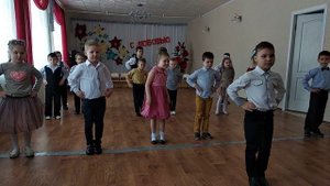 Веселый танец дошкольников.mp4