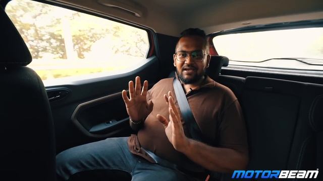 Tata Altroz DCA vs Renault Kiger CVT Comparison - Different Segments, Same Price | MotorBeam смотреть онлайн