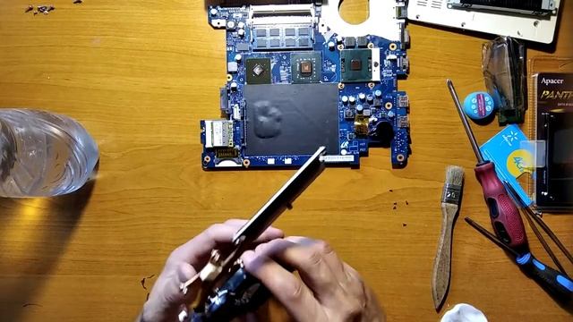 Samsung R430 чистка от пыли+апгрейд смотреть онлайн