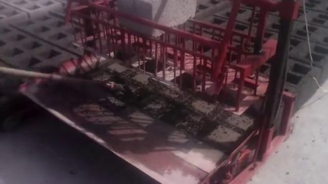 300 шлакоблоков в день легко))