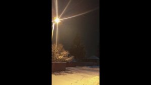 снег кружится