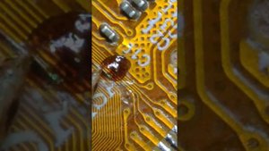 восстановление оборванных дорожек шлейфа телефона