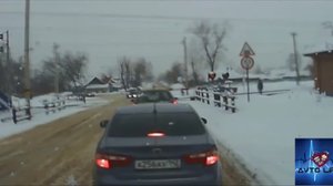 Поезд сбил человека