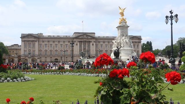 Changing Of The Guard Ceremony London | Royal Buckingham Palace