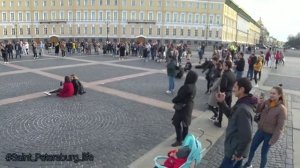 Музыкант К. Колмаков на Дворцовой площади в Петербурге #Saint_Petersburg_life #streetmusic
