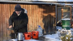 КАК ЖИВУТ МОИ ГОЛУБИ ЗИМОЙ. Вода, зерно, небо.