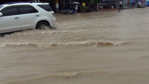 Пхукет наводнение октябрь сезон дождей самый центр Патонга