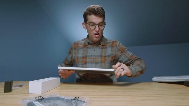 Asus ROG Strix XG16 // Feature Packed Portable Monitor смотреть онлайн