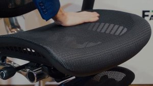 Анатомическое кресло с уникальной ортопедической спинкой Expert Fly