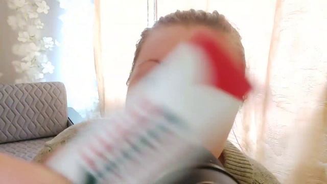 АСМР чавканье жвачки жуют жвачку и немного таппинга смотреть онлайн