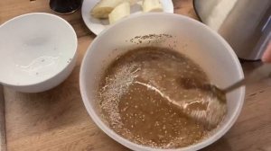 Чиа пудинг с бананом и какао,  со сливой на овсяном молоке