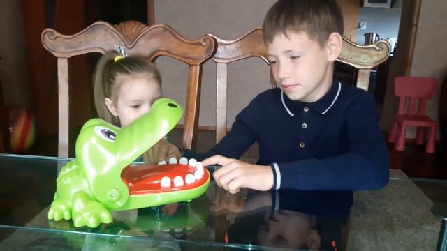 КТО ПЕРВЫЙ или КРОКО ДАНТИСТ!!!! смотреть онлайн