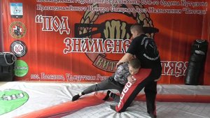 Онлайн урок | Рукопашный бой | Бросок | Проход в ноги с колена, зацеп голенью снаружи