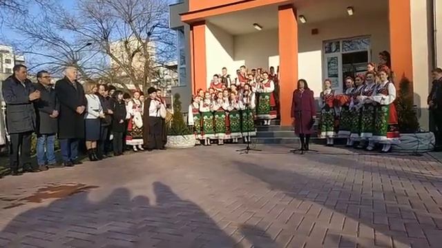 Откриване на учебната година в СУ "Любен Каравелов" в Пловдив смотреть онлайн