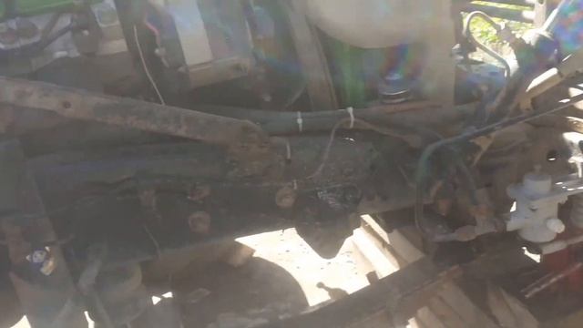 Обломало клёпки на кронштейне крепления ушка рессоры и ГУРа в камазе. Разобрал и думаю как сделать. смотреть онлайн