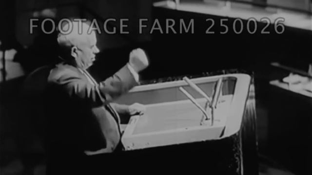 А стучал ли Хрущев ботинком в ООН? смотреть онлайн