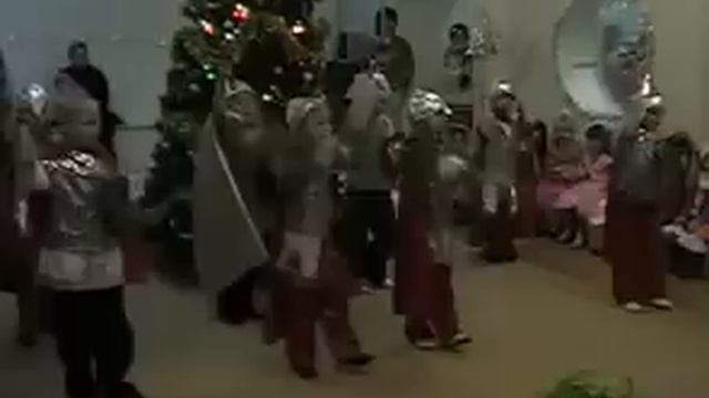 Танец богатырей на новогоднем утреннике.avi смотреть онлайн