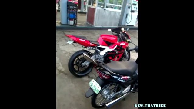 Honda CBR 400 RR exhaust sound and acceleration