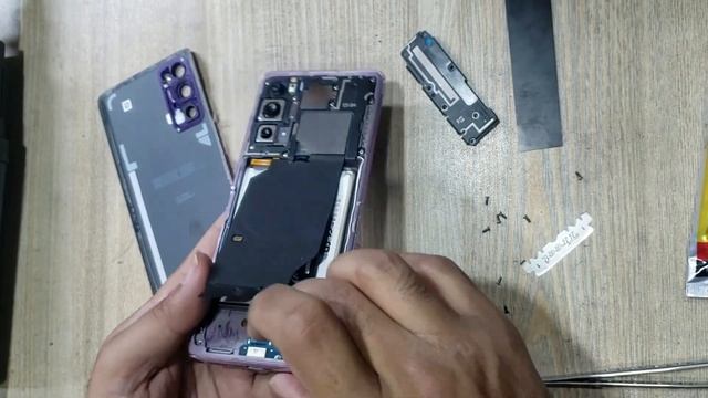 Samsung S20 FE Charging Port Board Replacement смотреть онлайн