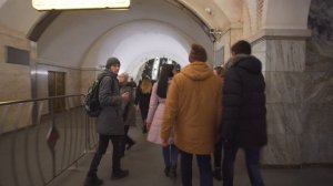 Russia, Moscow, metro ride from Добры́нинская to Парк культу́ры