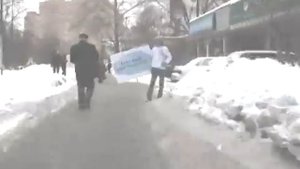 "НАШИ" против езды по тротуарам