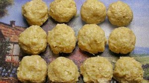 Тефтели Ёжики из куриного фарша на овощной подушке