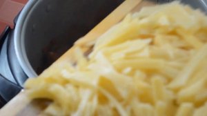 Очень вкусный борщ со свининой в мультиварке