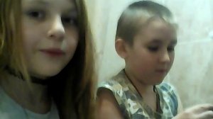 Придуманная игра! Нюхал пятку?