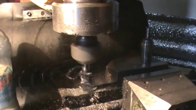 Изготовление резца, для расточки большого цилиндра. смотреть онлайн