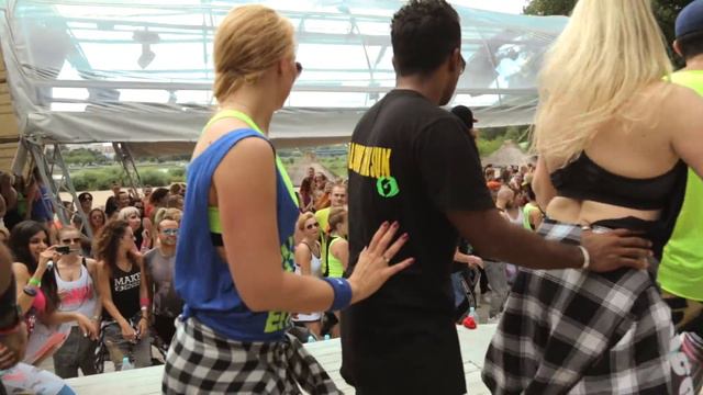 SACUDETE LA ARENA - Alejandro Angulo ft. Osmani Garcia, La Musa, Elvis Crespo, El Cata смотреть онлайн